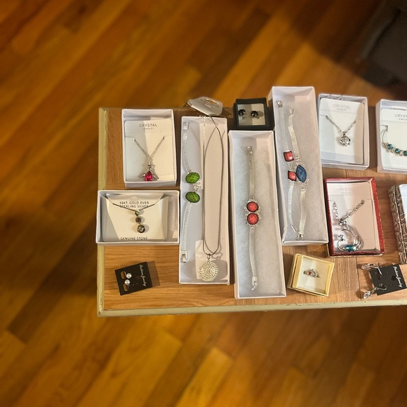 Beautiful costume, jewelry, necklaces, bracelets, rings, earrings, - Picture 8 of 15